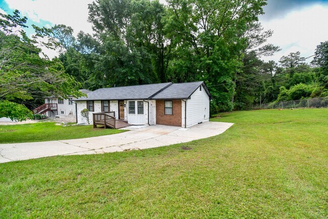 Building Photo - 2527 Kelly Lake Rd
