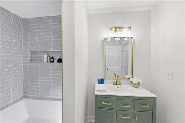 Building Photo - 3488 Richmond Dr SE