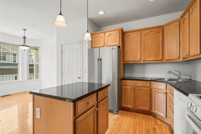 Building Photo - 402 Waterview Dr