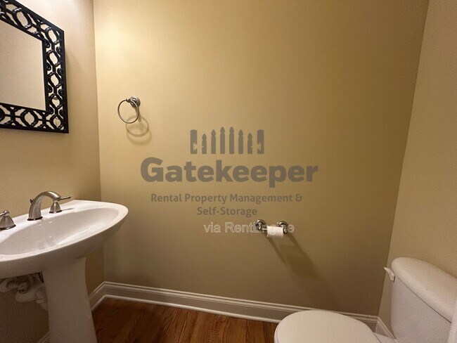 Building Photo - 106 Lexington Village