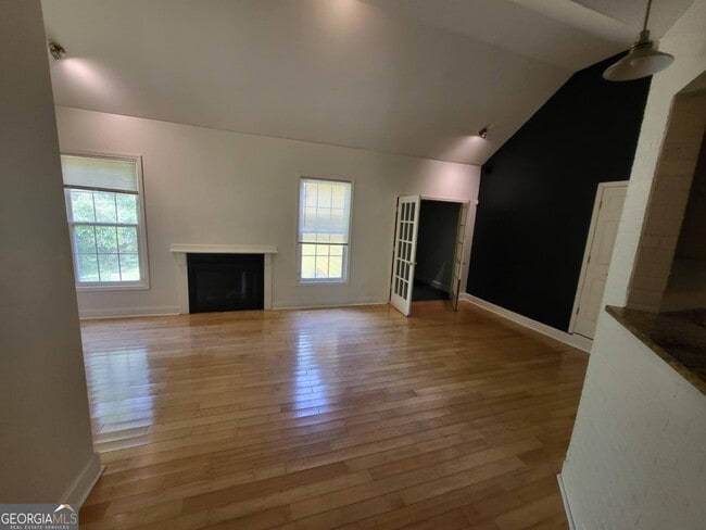 Building Photo - 3873 King Edward Trail SW