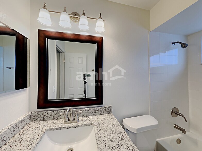 Building Photo - 105 Green Cove Ct