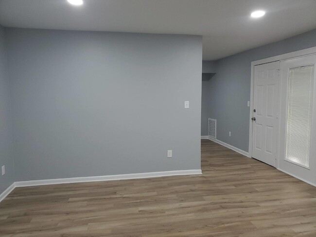 Building Photo - Coming soon!!!  "Chic 2-Bed, 2-Bath Retrea...