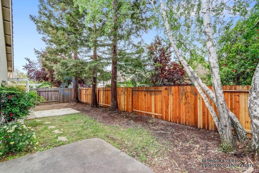 Building Photo - 2834 Prado Ln