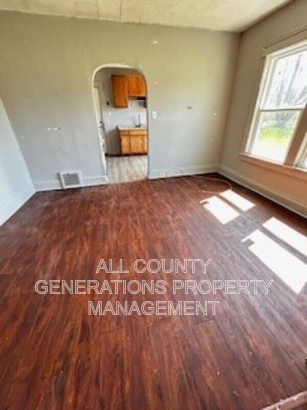 Building Photo - 1011 E 140th St