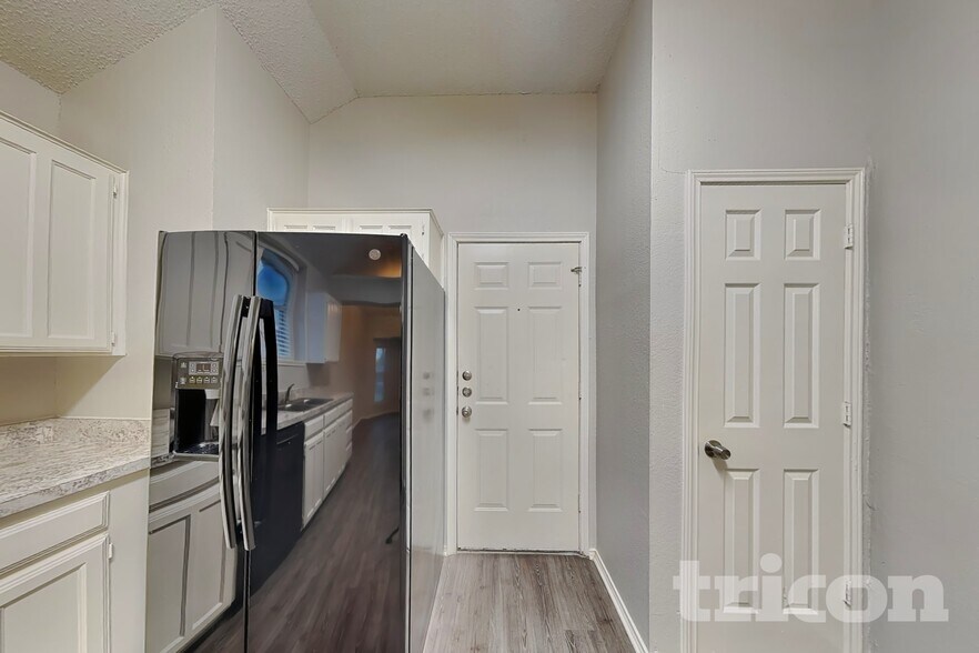 Building Photo - 2851 Linden Ln