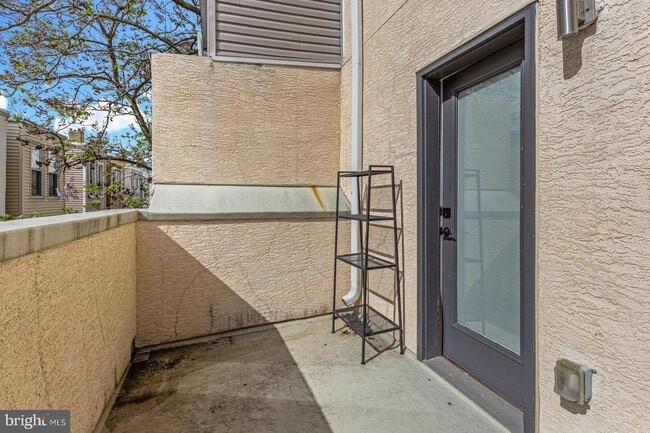 Building Photo - 1752 Waterloo St