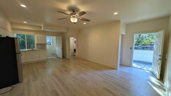 Building Photo - 112 Bethany Dr