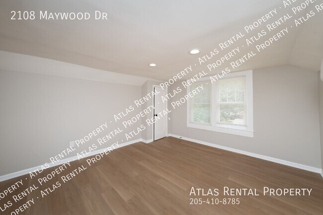 Building Photo - 2108 Maywood Dr