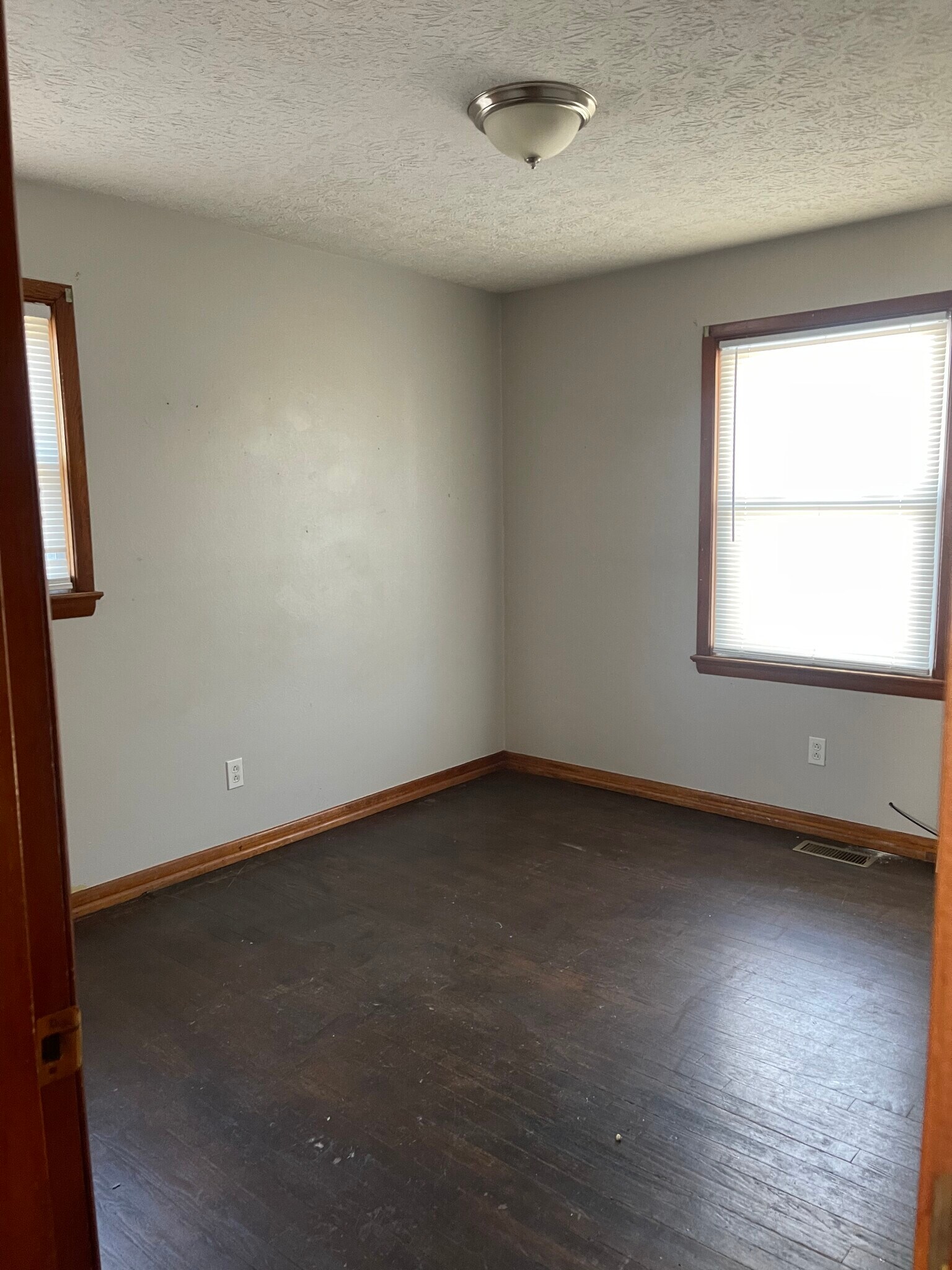 Building Photo - 710 Tamarack Rd
