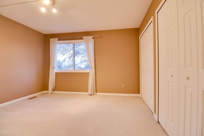 Building Photo - Rochester Hills 3 Bedroom Detached Condo