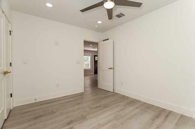 Building Photo - 120 E Magnolia Ave