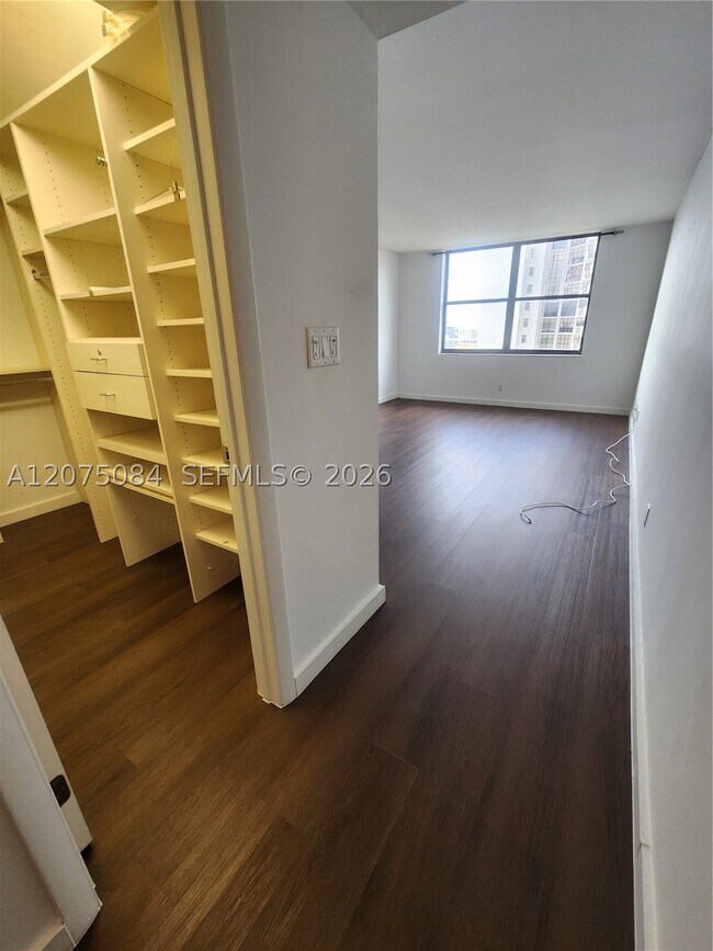 Building Photo - 18151 NE 31st Ct