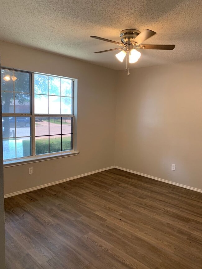 Building Photo - 4427 Las Haciendas Dr