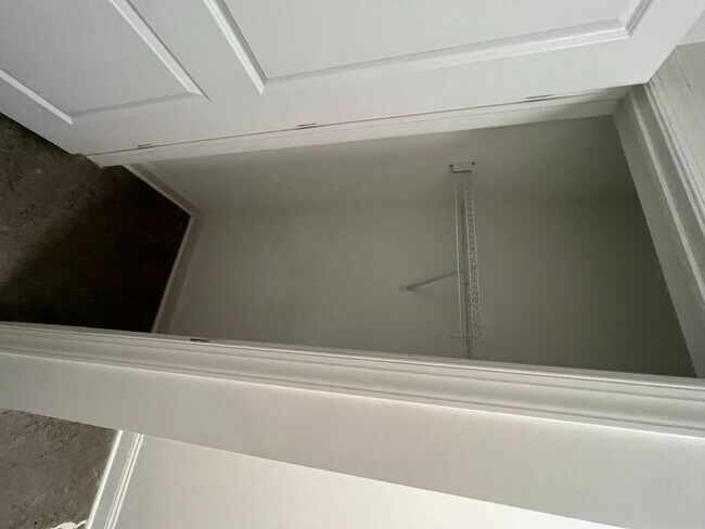 Building Photo - 733 Broadway