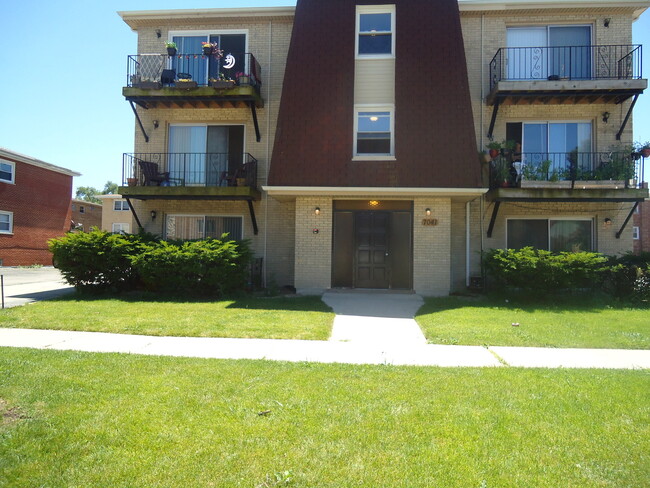 Primary Photo - 7041 99th St