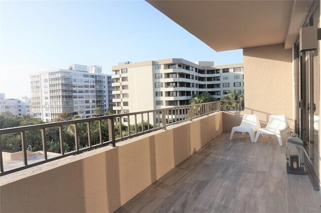 Building Photo - 251 Crandon Blvd