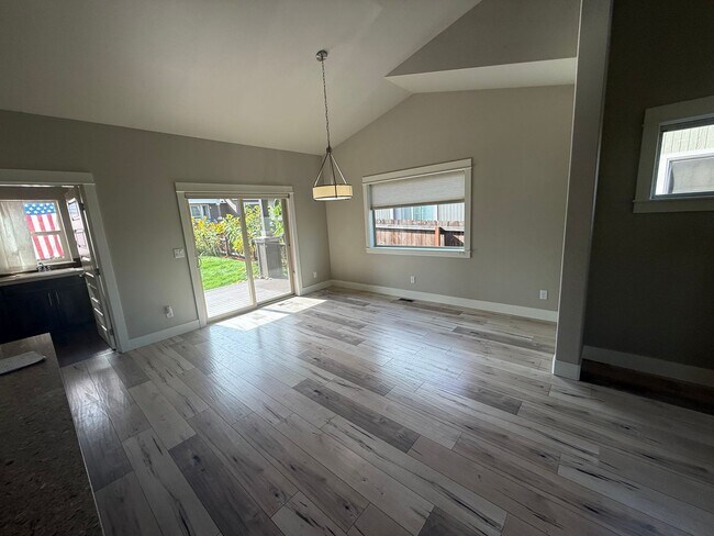Building Photo - Bring the Pets! NE 3 Bdrm, 2 Bath, Gas Hea...