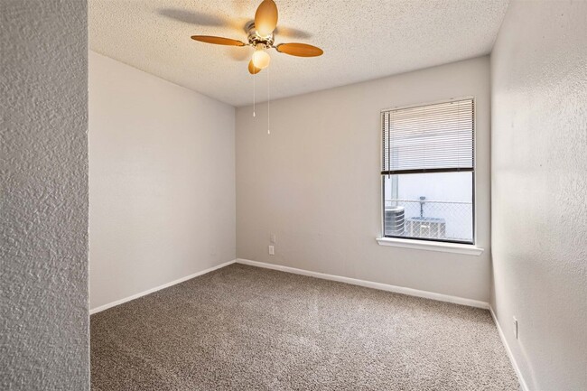 Building Photo - 1108 Peach Tree Cove