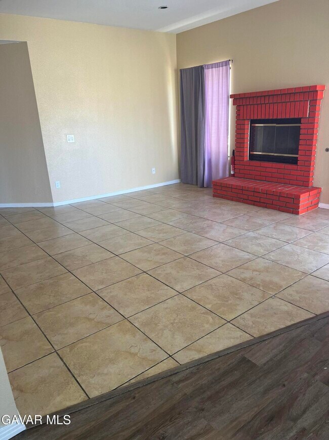 Building Photo - 325 Rainbow Terrace