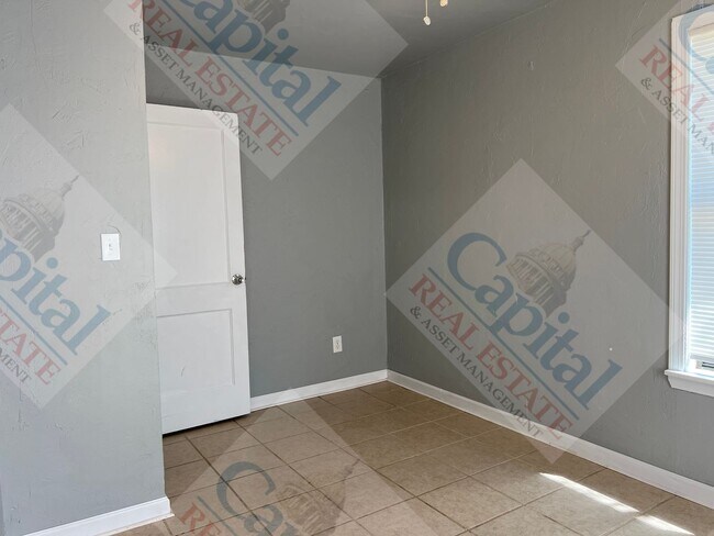 Building Photo - Home Sweet Home