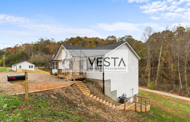 Building Photo - 16 Meadows Town Rd