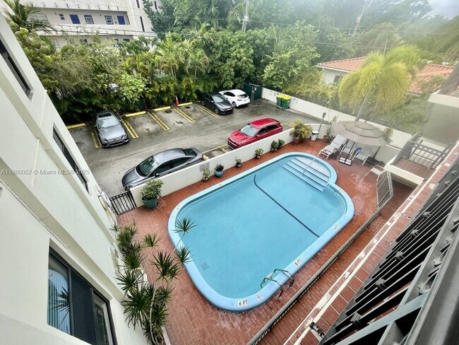 Building Photo - 1600 S Le Jeune Rd