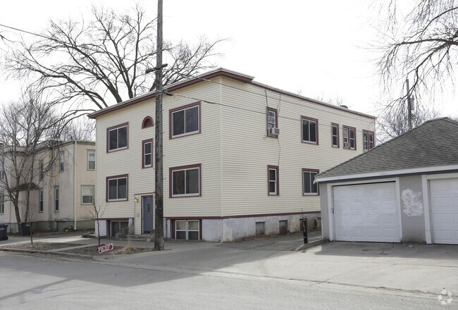 Building Photo - 807 25th St W