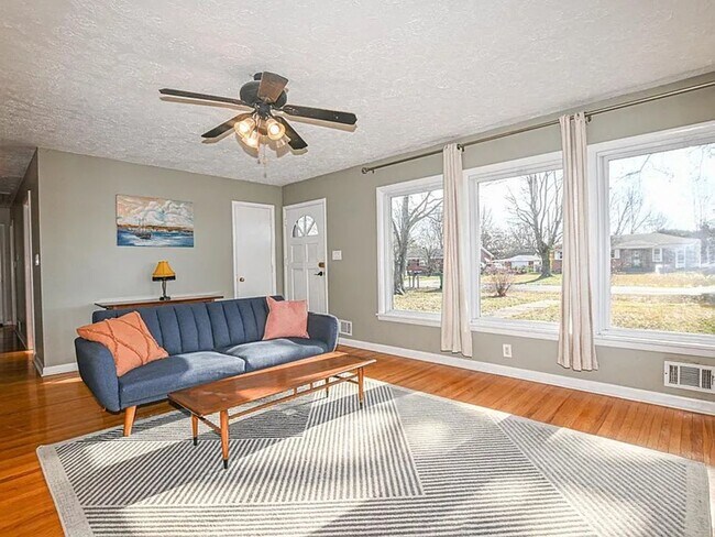 Building Photo - Large Corner Lot