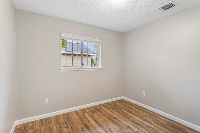 Building Photo - 6602 Indian Lake Dr