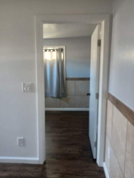 Building Photo - 3867 Winona Ave