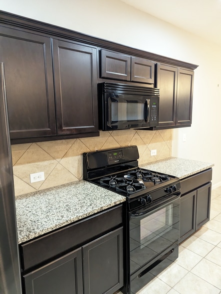 Kitchen - 2880 Donnell Dr