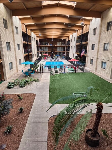 Primary Photo - Tropicana Apartments
