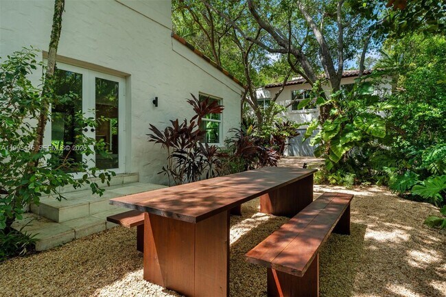 Building Photo - 5812 Alton Rd