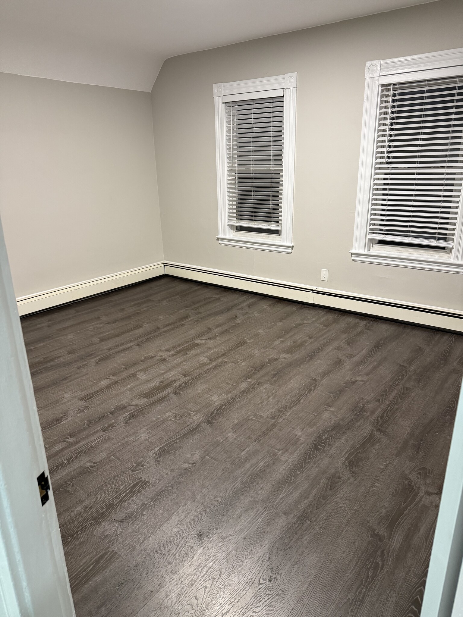 Building Photo - 26 Nilsson St