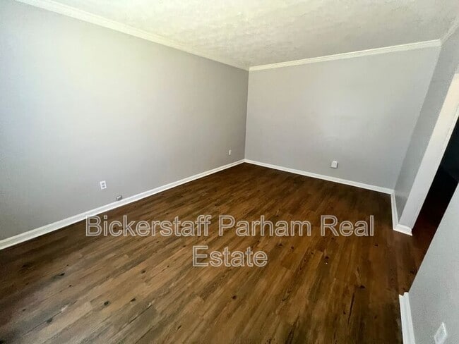 Building Photo - 6620 Cove Cir