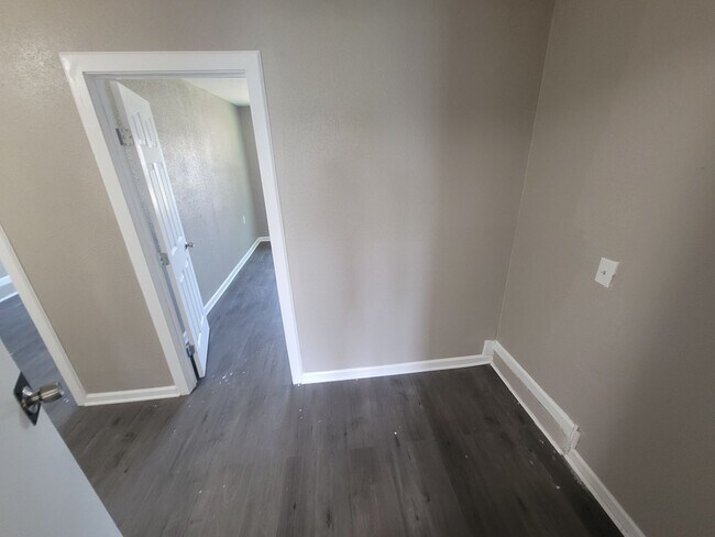 Building Photo - COMING SOON! RARE 5 BEDROOM HOME IN SOUTH OKC / MOORE SCHOOLS!