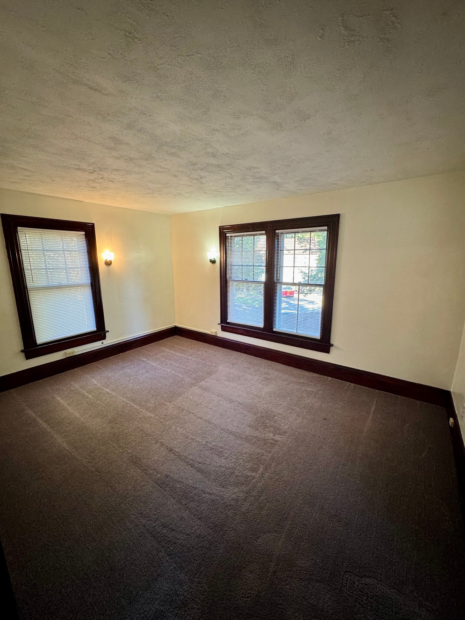 Building Photo - 757 N Jay St