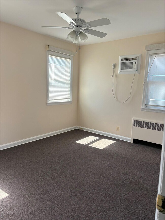 Building Photo - 514 E Park Ave