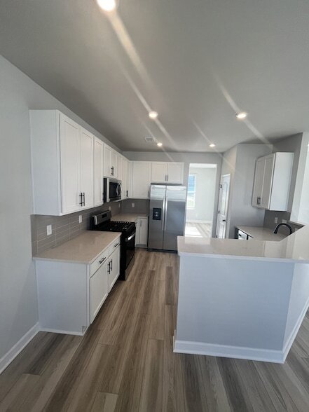 Building Photo - 4548 Hoboken Wy