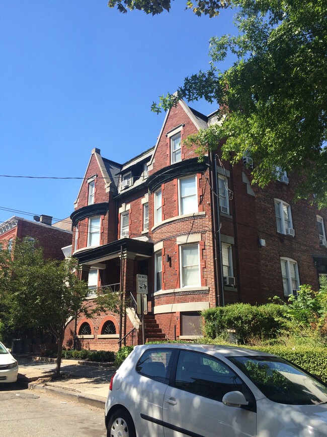 Building Photo - 19 Britton St