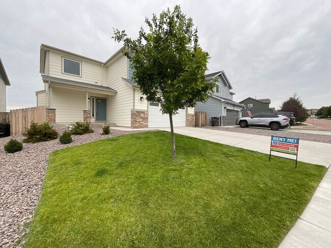 Building Photo - 3 Bedroom Home Available Near S Powers Blv...