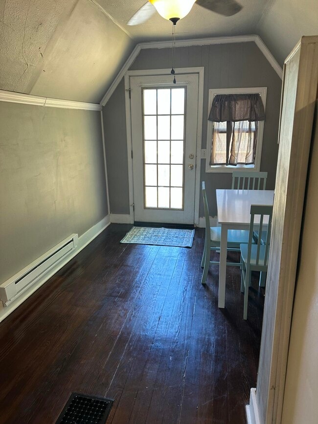 Building Photo - 1601 Hinkson Ave