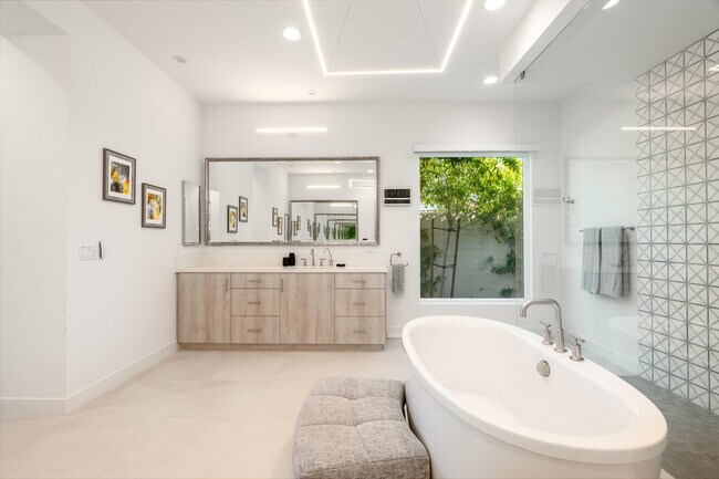 Building Photo - 75642 Via Livorno