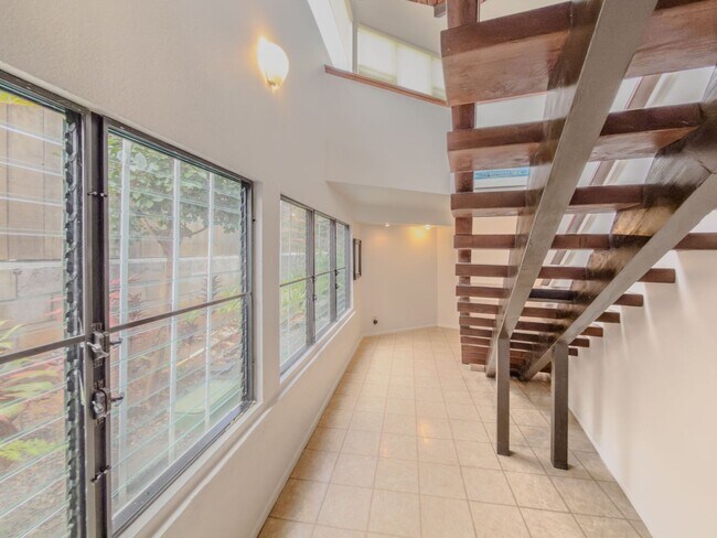 Building Photo - Quiet Neighborhood, Large 1bd/1ba, Lanikai...