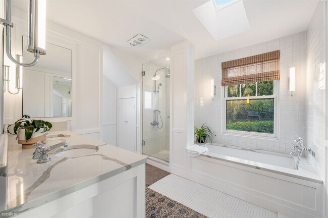 Building Photo - 5 br, 3.5 bath House - 903 Lakeside Avenue...