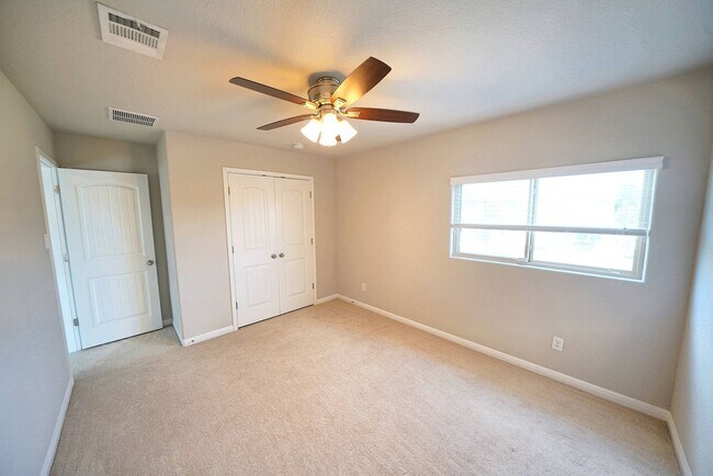 Building Photo - Beautiful Rental in Converse! Realtor Comm...