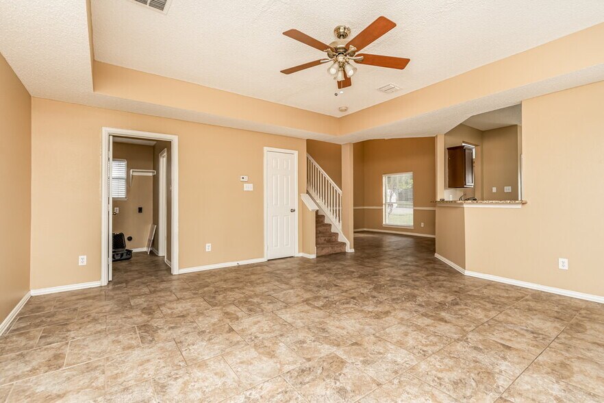Building Photo - 520 Picketts Dr