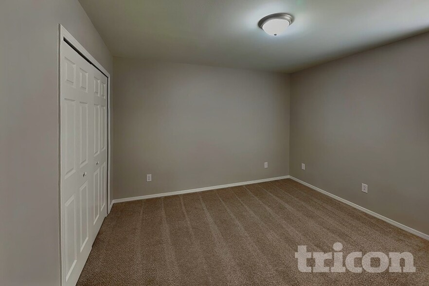 Building Photo - 4003 Larkhaven Village Dr