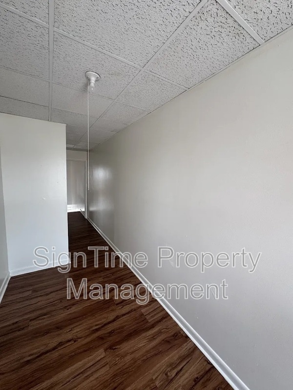 Building Photo - 112 W Franklin St